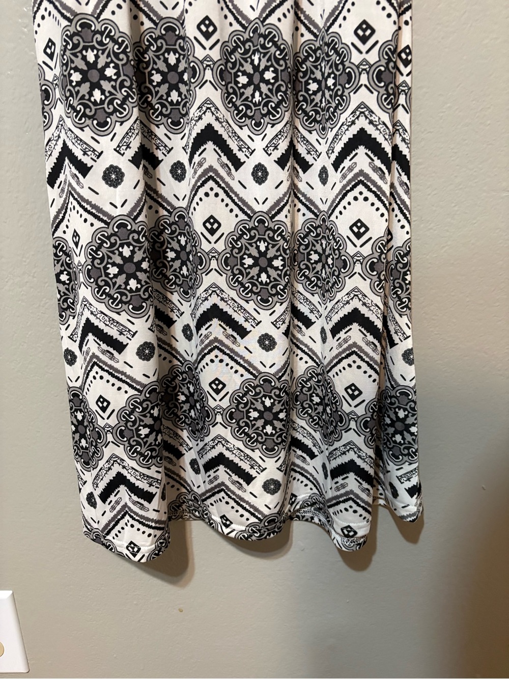 Women’s Sleeveless NWT Studio West Black & White Cowl Printed Midi Dress Size L - Picture 11 of 14